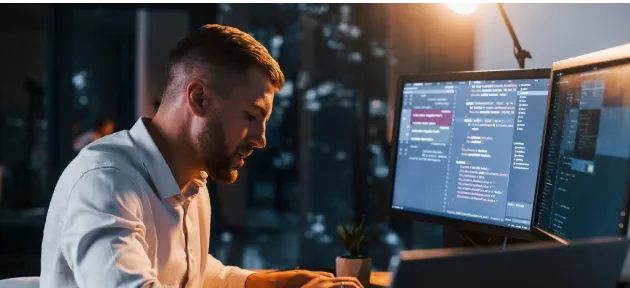 Développeur au travail